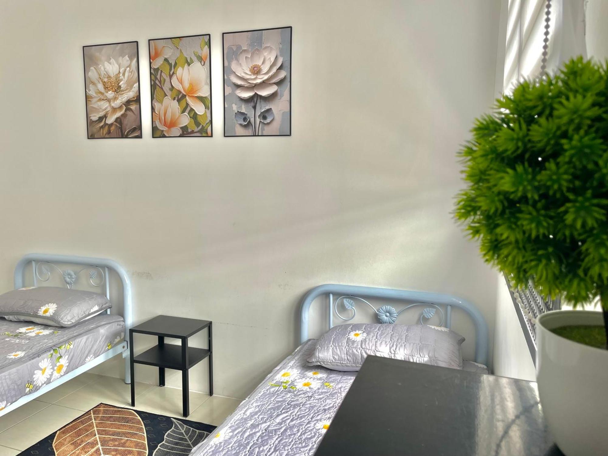 Hanan Homestay Klebang Ipoh With A View Of Mount Korbu, For Musl!M Only!! Exterior photo